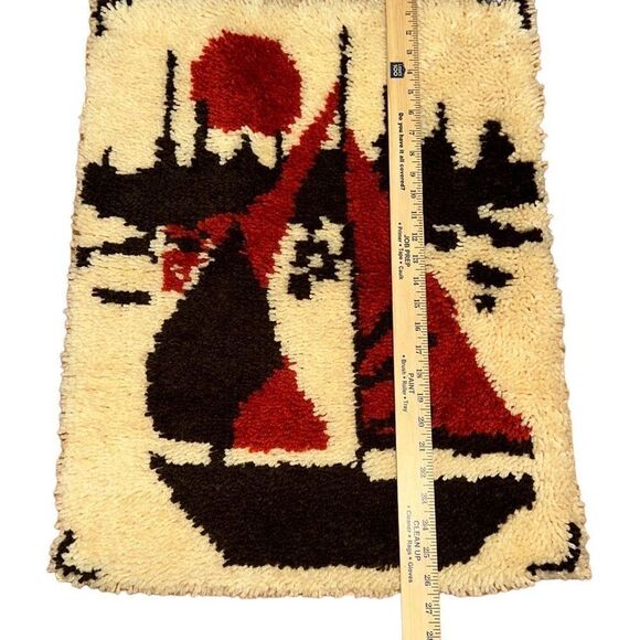 Vintage mid century 70s large ship boat latchhook rug wall hanging 20 x 26 inch - Picture 4 of 5